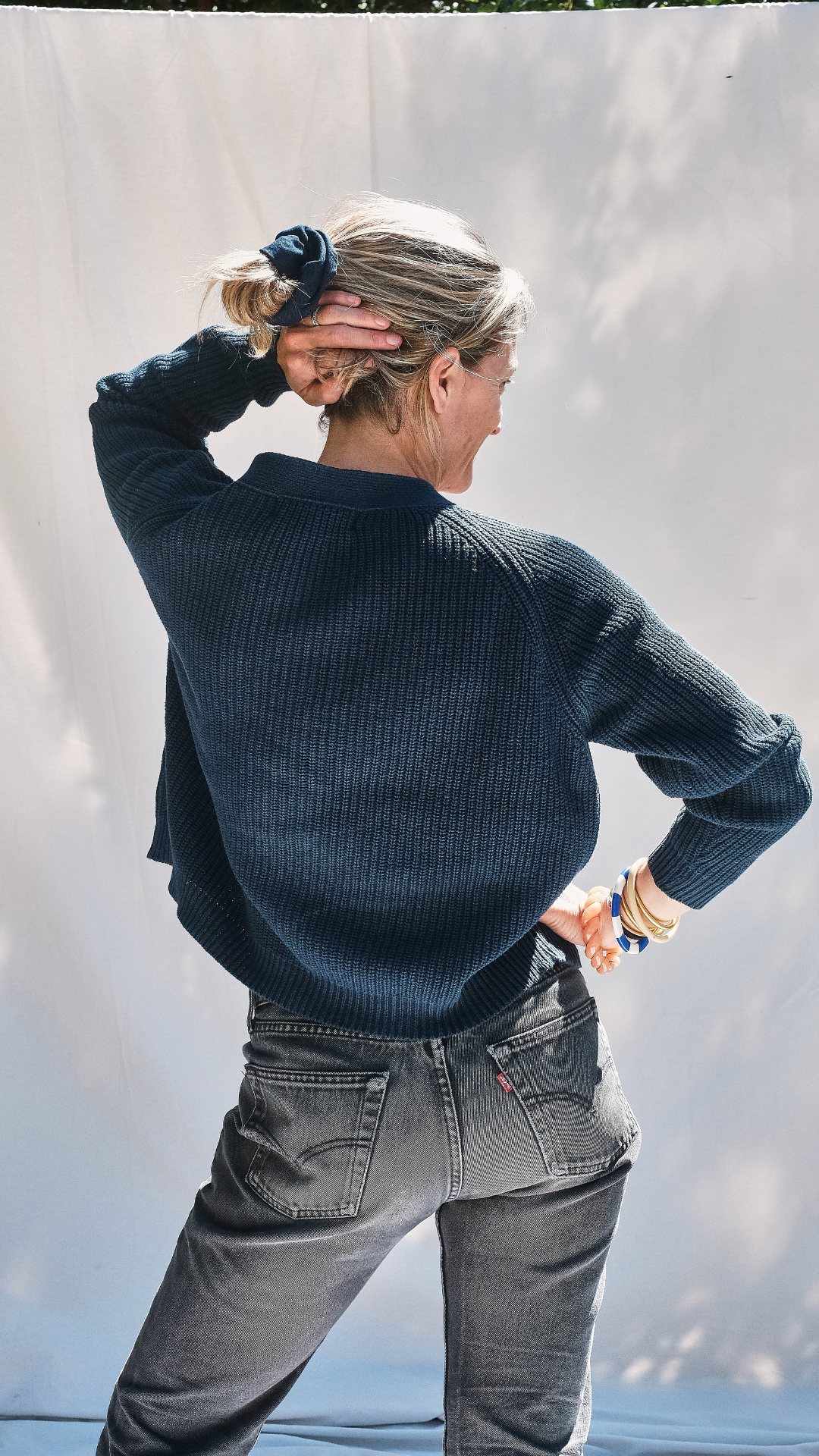Référence n° 279 - Cardigan ANNA à col en V en coton biologique - Bleu marine