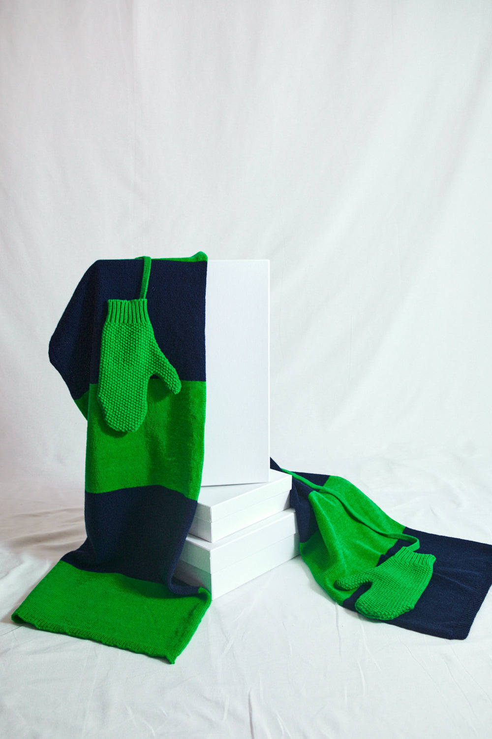 SOLANGE Mega Scarf in Merino Wool - Navy-Parrot-Green