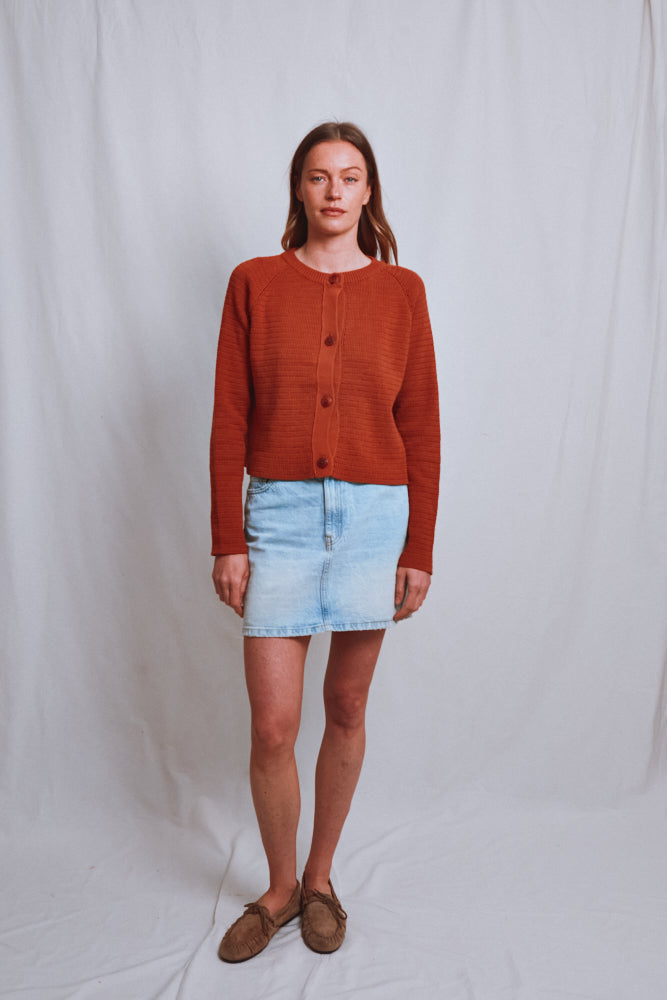 Référence n° 511 - Cardigan court VALÉRIE en coton biologique - Rouge terre