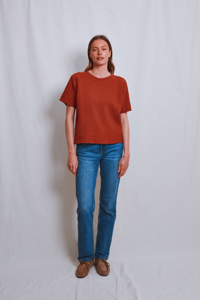Item #515 - LÉA Short-Sleeve Tee in Organic Cotton - Earth Red