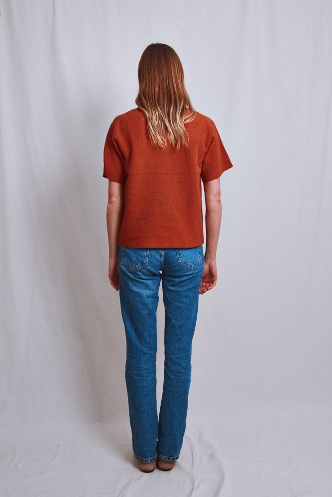 Item #515 - LÉA Short-Sleeve Tee in Organic Cotton - Earth Red
