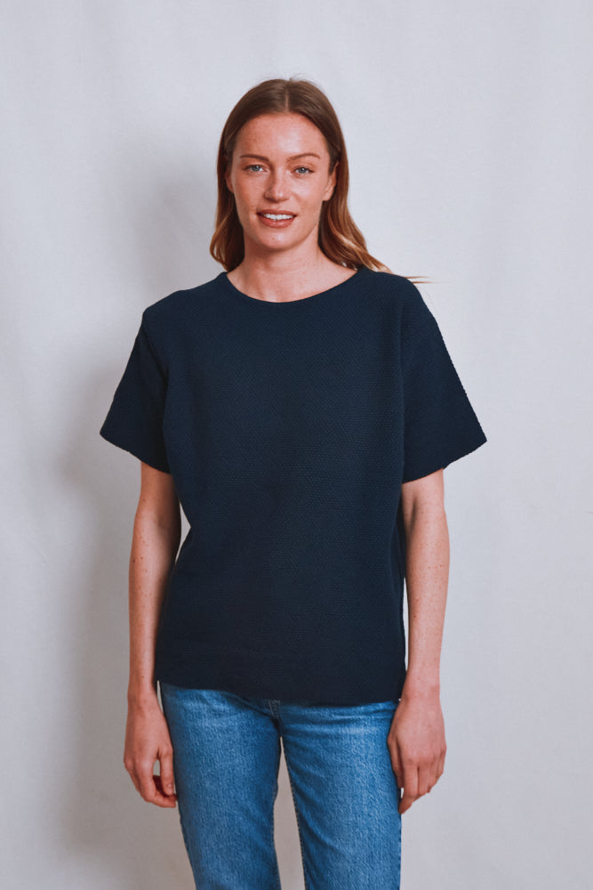 Item #520 - LÉA Short-Sleeve Tee in Organic Cotton - Navy Blue
