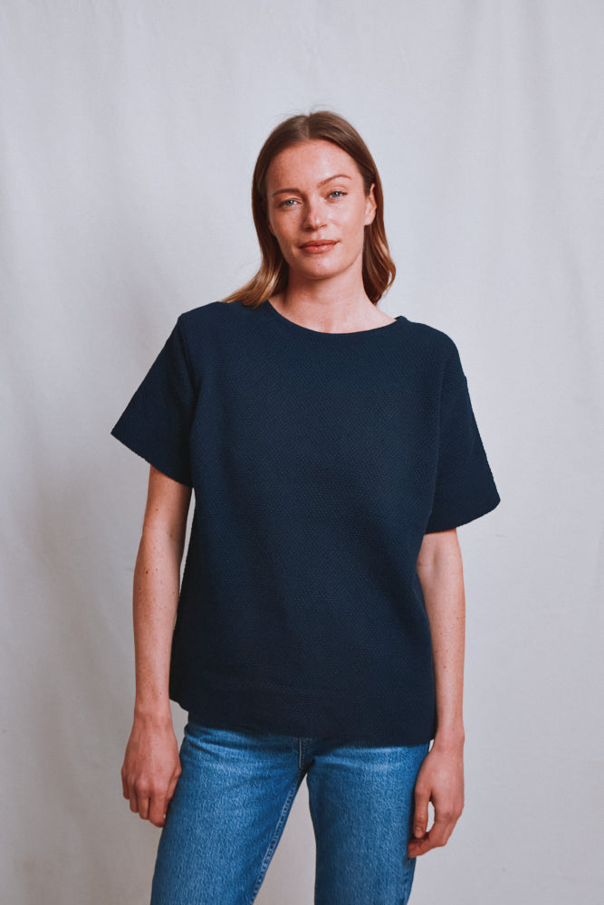 Item #520 - LÉA Short-Sleeve Tee in Organic Cotton - Navy Blue