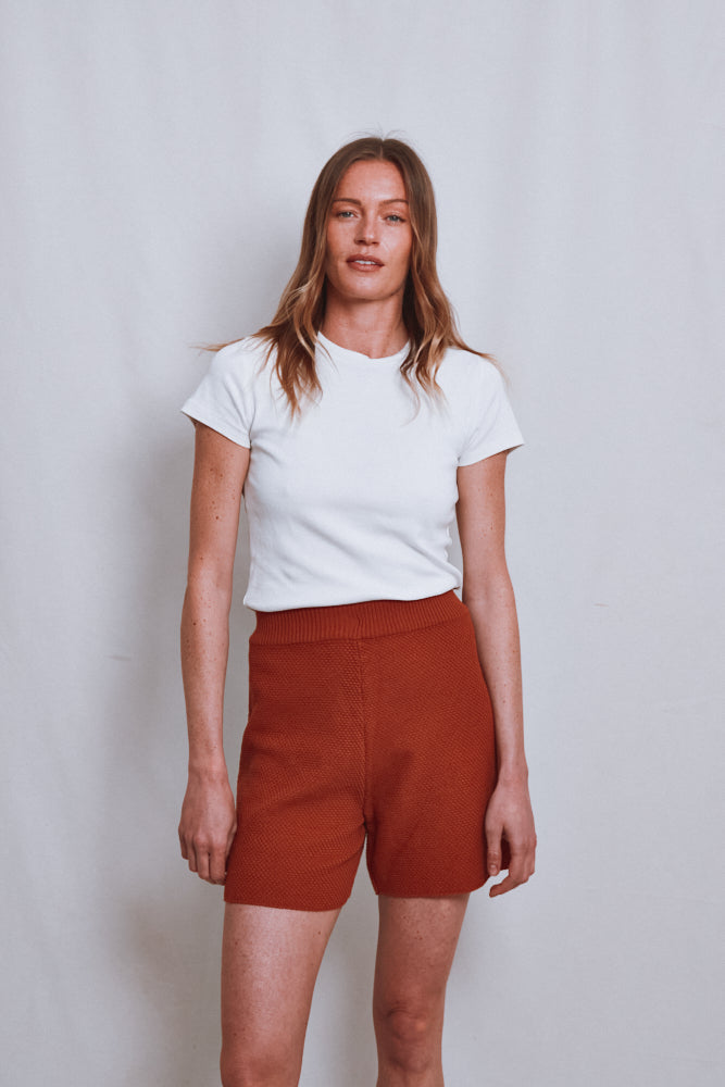 Item #531 - JANE Slim-Fit Shorts in Organic Cotton - Earth Red