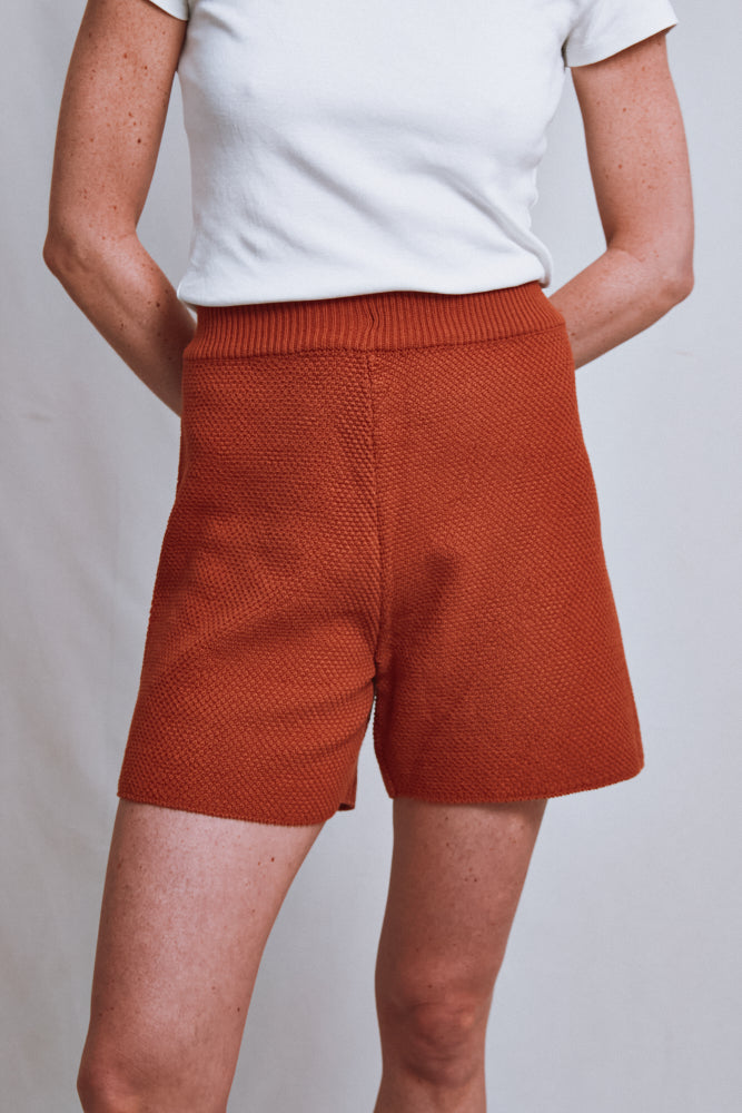 Item #531 - JANE Slim-Fit Shorts in Organic Cotton - Earth Red