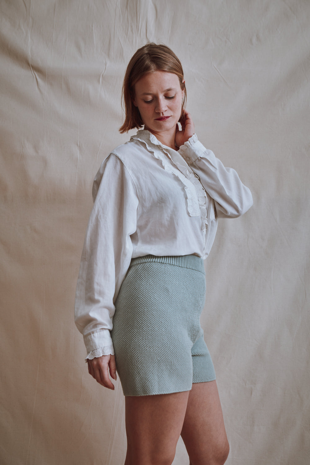 Item #332 - JANE Slim-Fit Shorts in Organic Cotton - Sage green