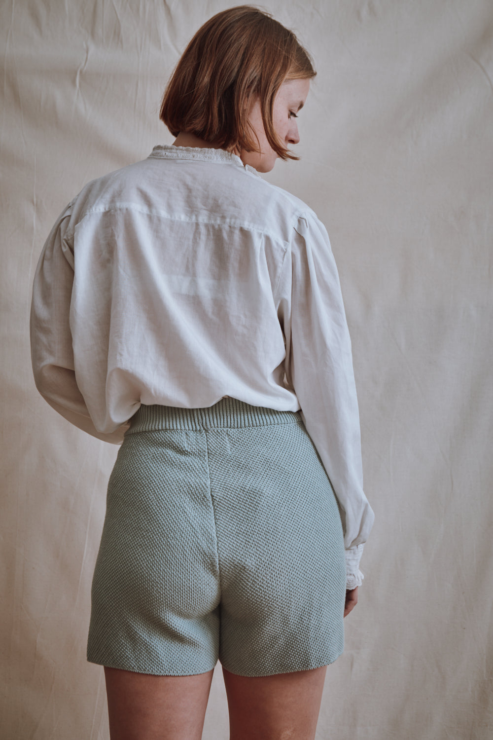 Item #332 - JANE Slim-Fit Shorts in Organic Cotton - Sage green