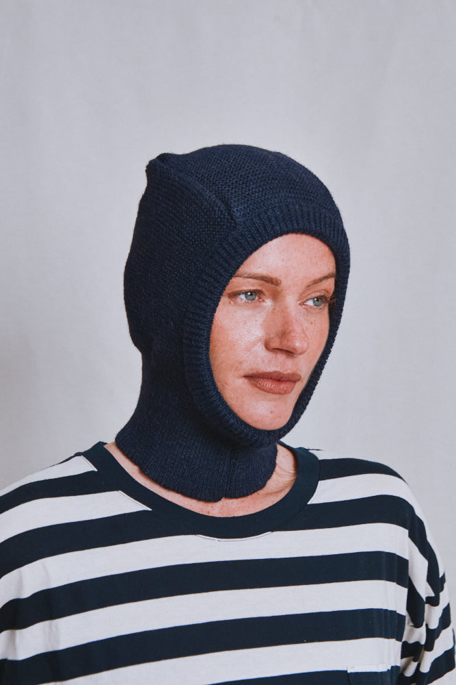 Référence n° 672 - Capuche JACQUELINE en laine d'alpaga - Bleu marine