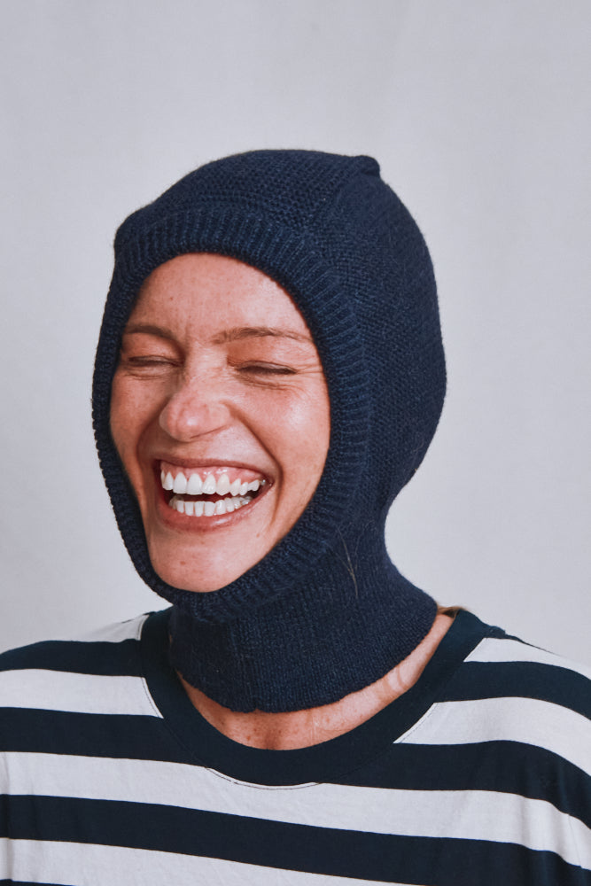 Référence n° 672 - Capuche JACQUELINE en laine d'alpaga - Bleu marine