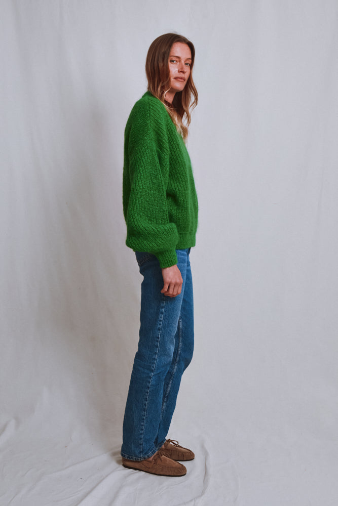 Référence n° 669 - Pull à manches chauve-souris LUCIE en laine mohair - Vert perroquet