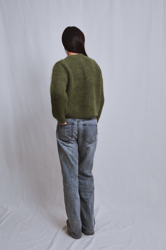 Référence n° 664 - Cardigan à col rond CHARLOTTE en laine mérinos et mohair - Vert olive