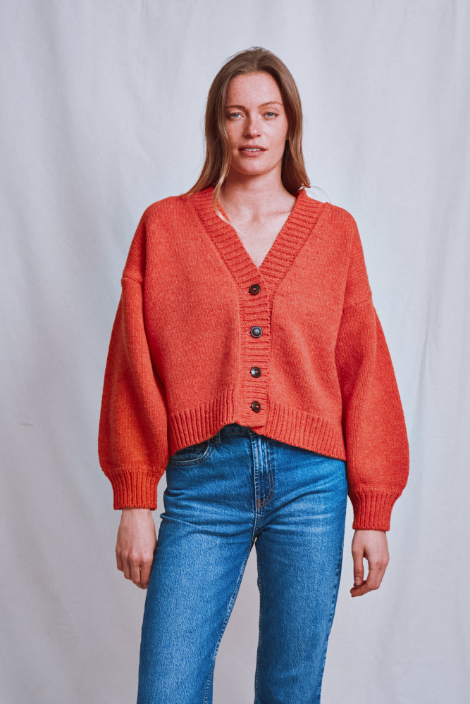 Référence n° 680 - Cardigan LUNA à manches chauve-souris en laine mérinos - Corail