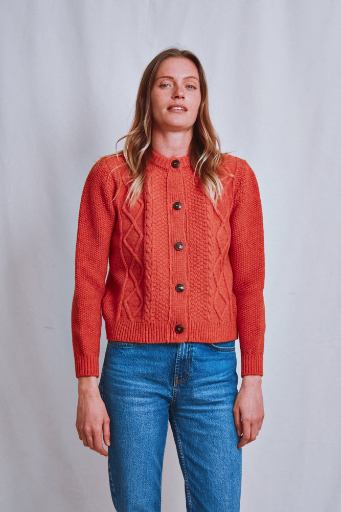 Référence n° 693 - Cardigan SONIA en laine mérinos - Corail