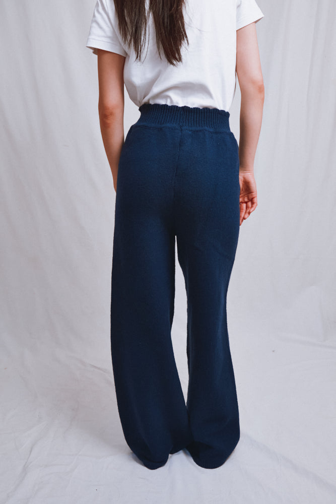 Référence n° 653 - Pantalon en maille HELENE en laine mérinos - Bleu marine