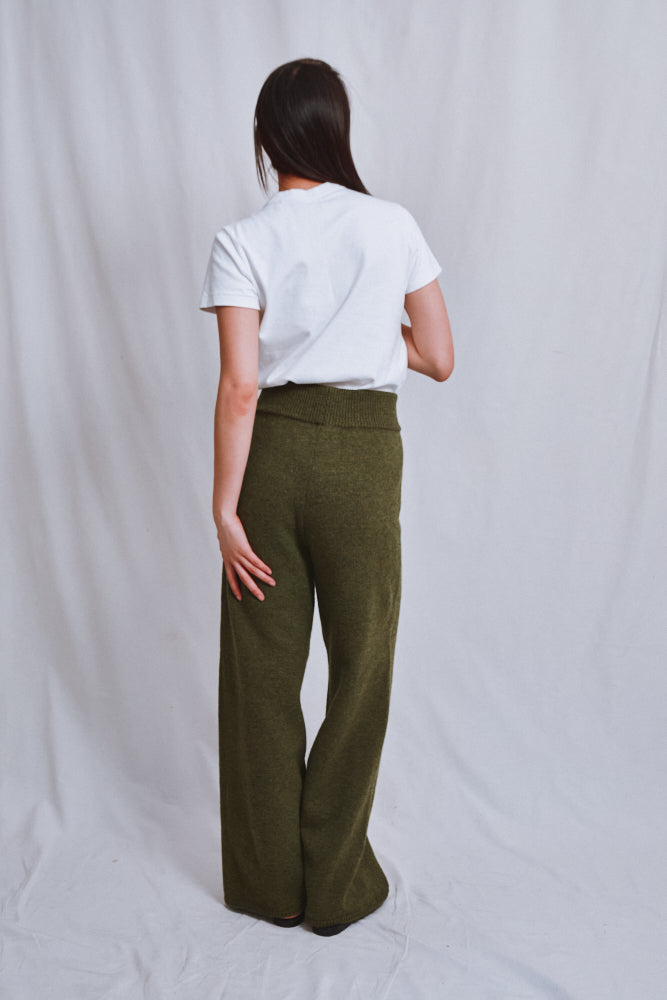 Référence n° 551 - Pantalon en maille HELENE en laine mérinos - Vert olive