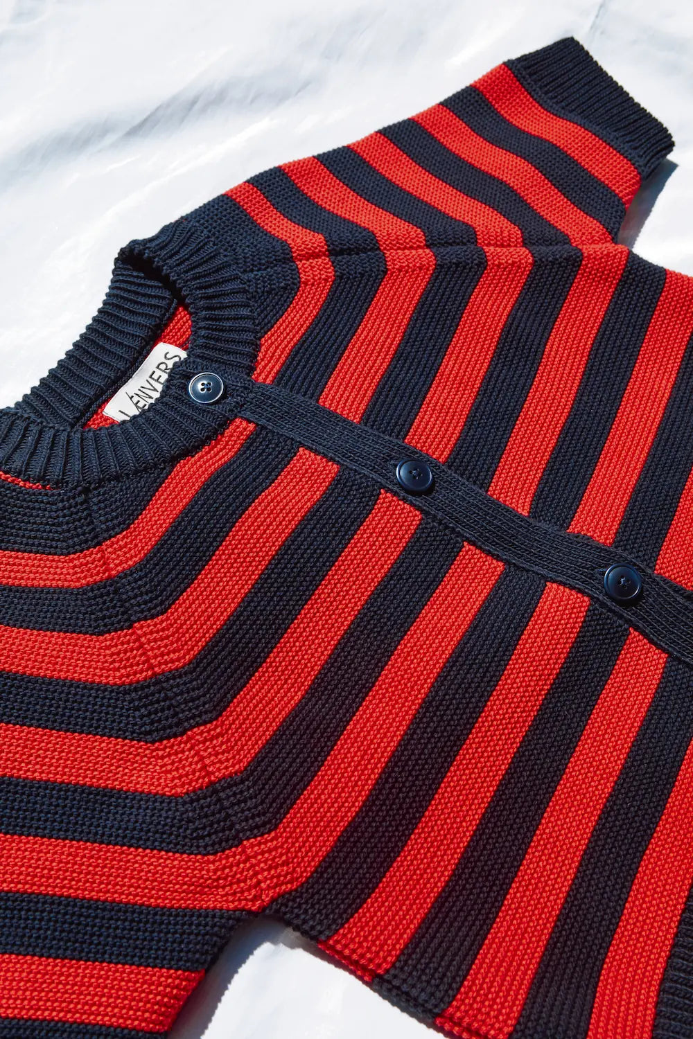 CLARISSE Cardigan à manches courtes en coton biologique - Rayures bleu marine et rouges