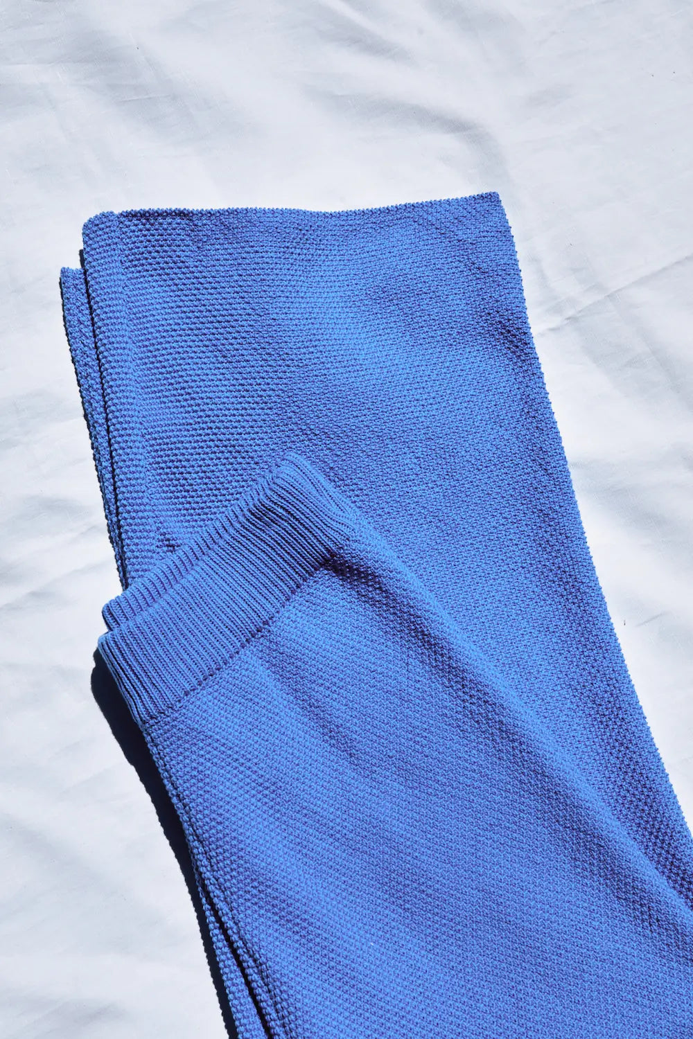 LOUISA Cropped Pants in Organic Cotton - Cyan Blue