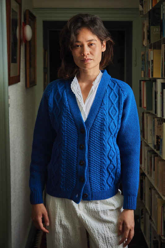 ANNIE Cardigan- 100% Cruelty Free Merino Wool in blue klein - Spanish Merino Wool sweater - L'Envers