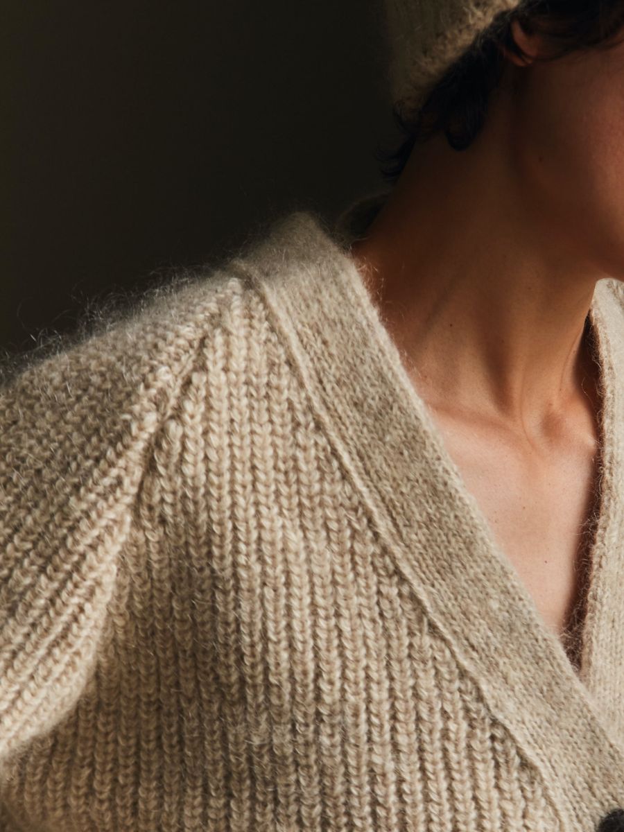 Cardigan col V ANNA en laine mérinos-mohair - Beige -100% laine sans cruauté mérinos - Cardigan en laine mérinos espagnole - L'Envers details