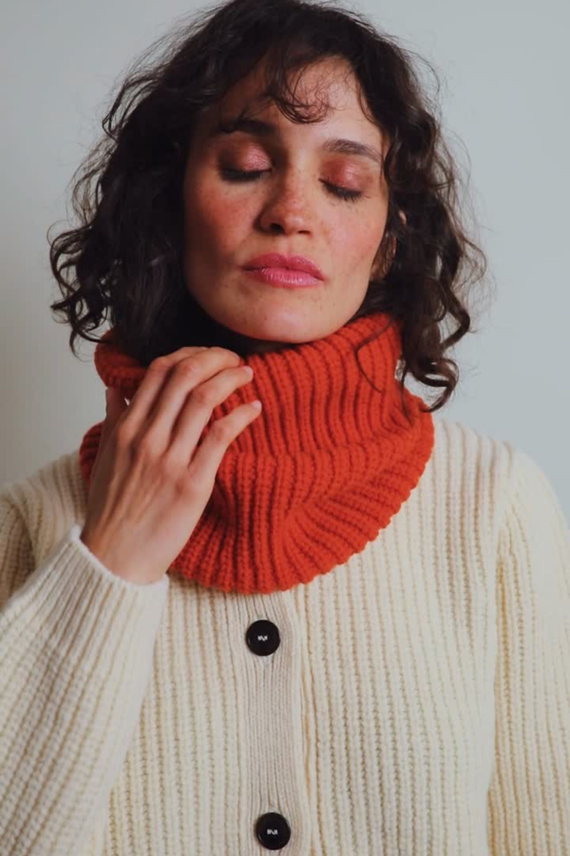 AMANDINE Neckwarmer Scarf in Merino Wool - Burnt Orange