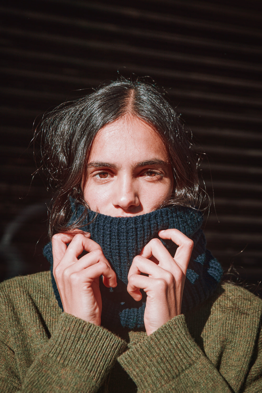 AMANDINE Neckwarmer Scarf in Merino Wool - Navy Blue
