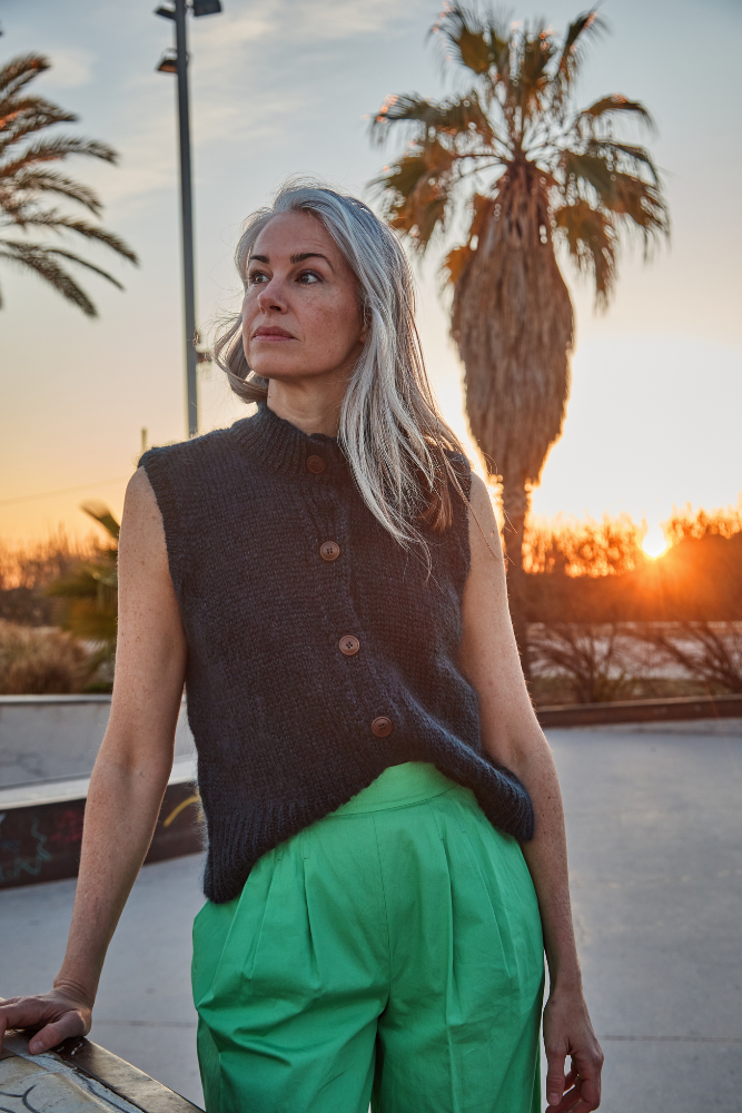 FRIDA Cardigan sans manches - 100% laine sans cruauté en bleu nuit - Cardigan en laine mohair et soie - L'Envers