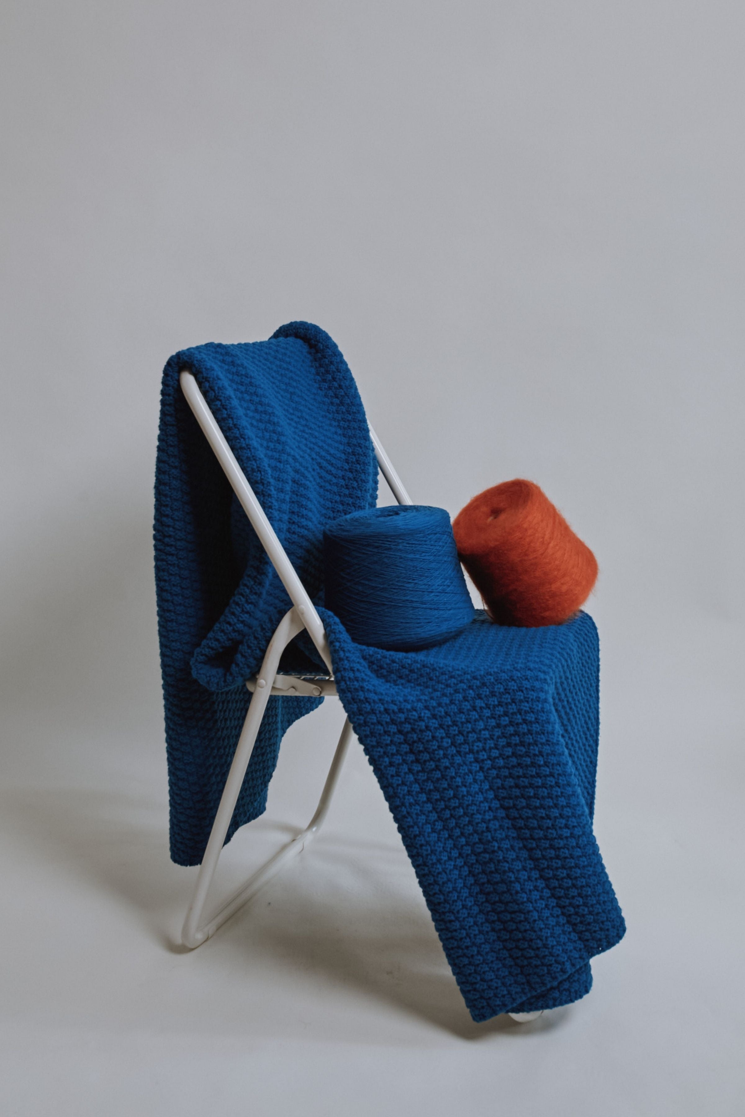 Couverture de canapé ISABELLE en laine mérinos - Bleu cobalt