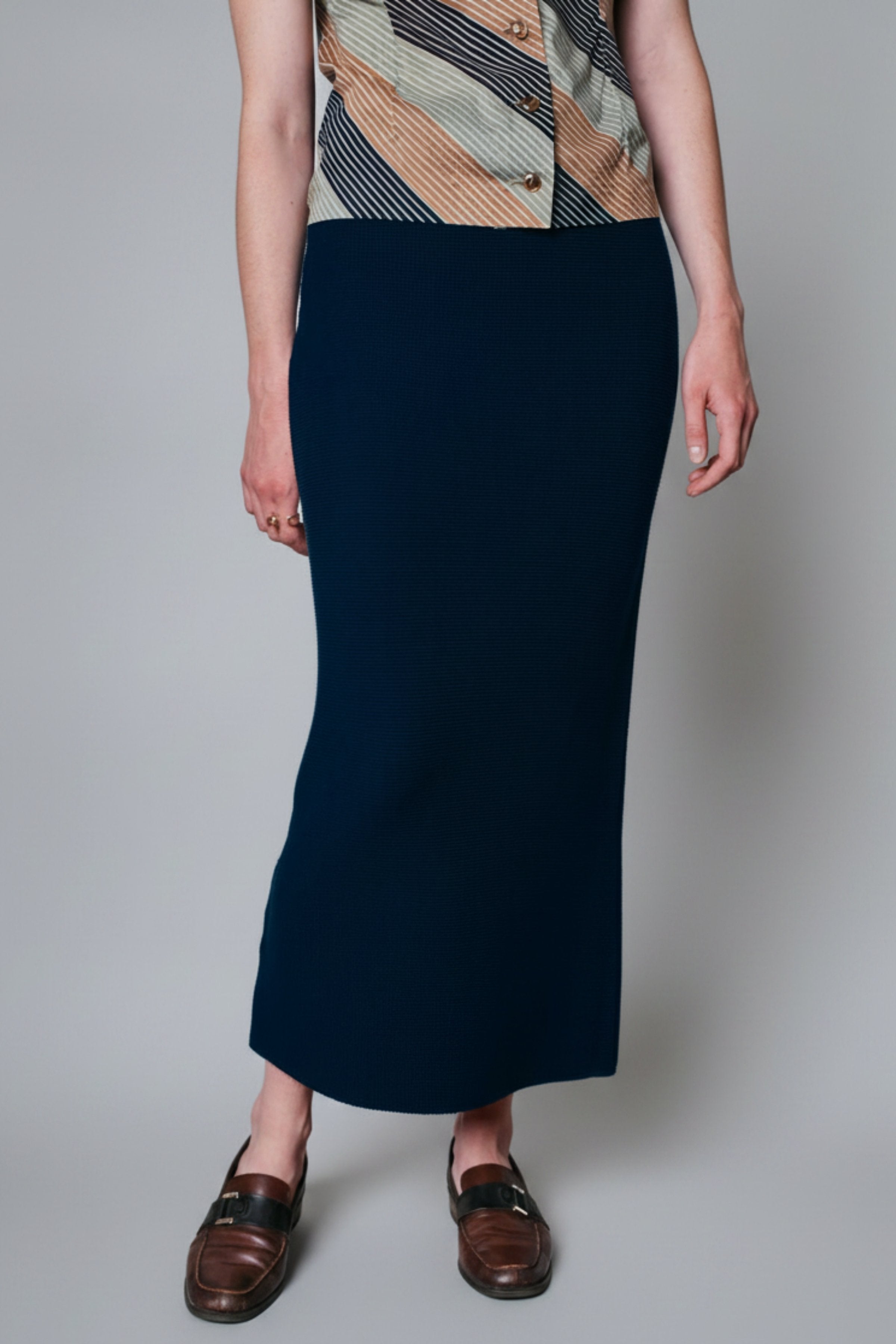 CECILE Straight Midi Skirt in Organic Cotton - Navy