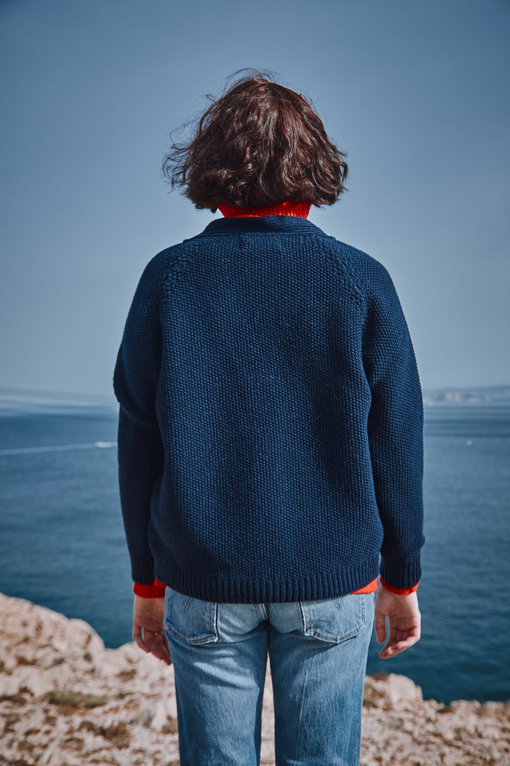 ANNIE Gilet à col V en laine mérinos - Bleu marine - 100% laine mérinos sans cruauté - tricot durable - Cardigan en laine mérinos espagnole - L'Envers