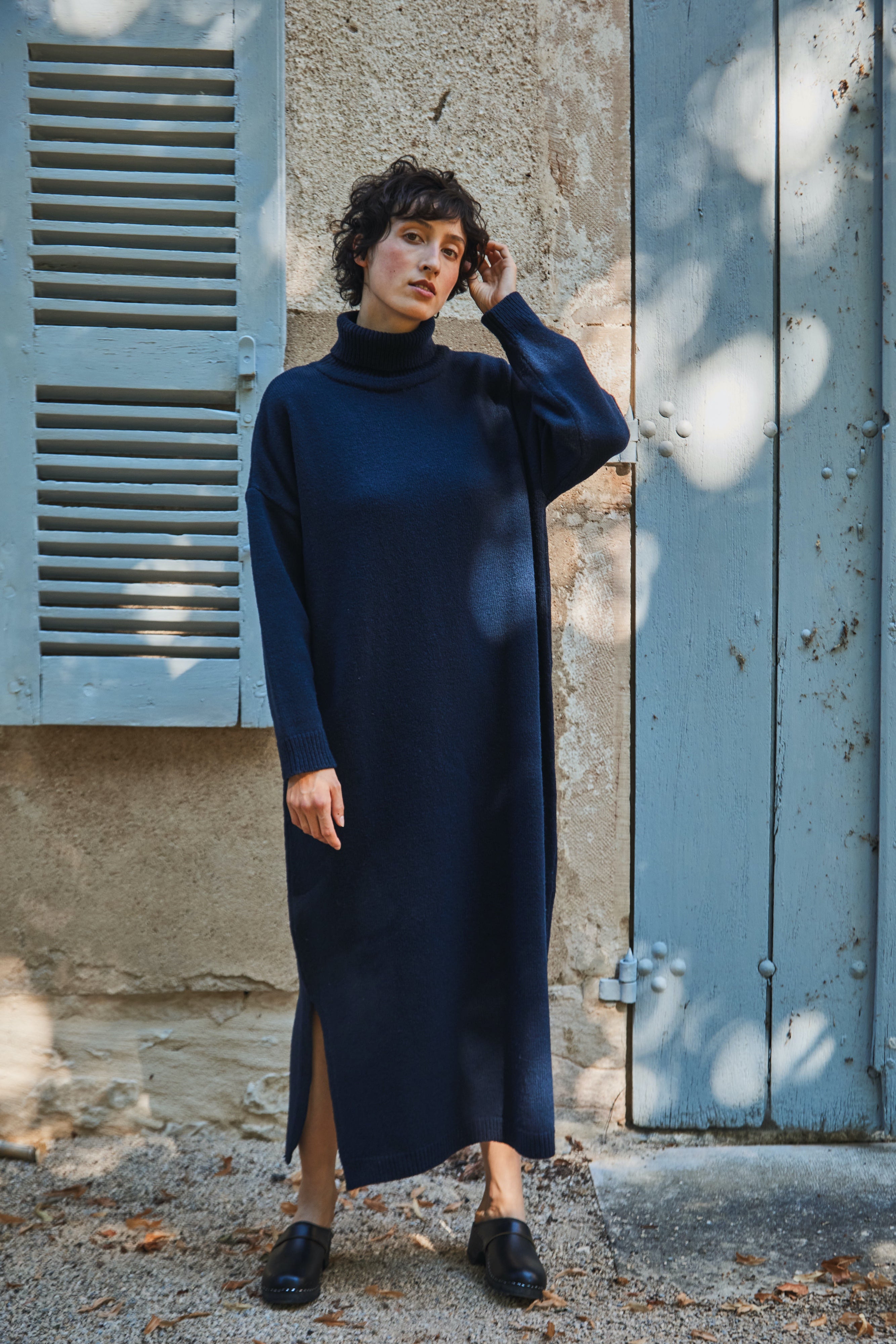 Robe FREYA - 100% Laine mérinos sans cruauté en bleu marine - Robe en laine mérinos espagnole - L'Envers