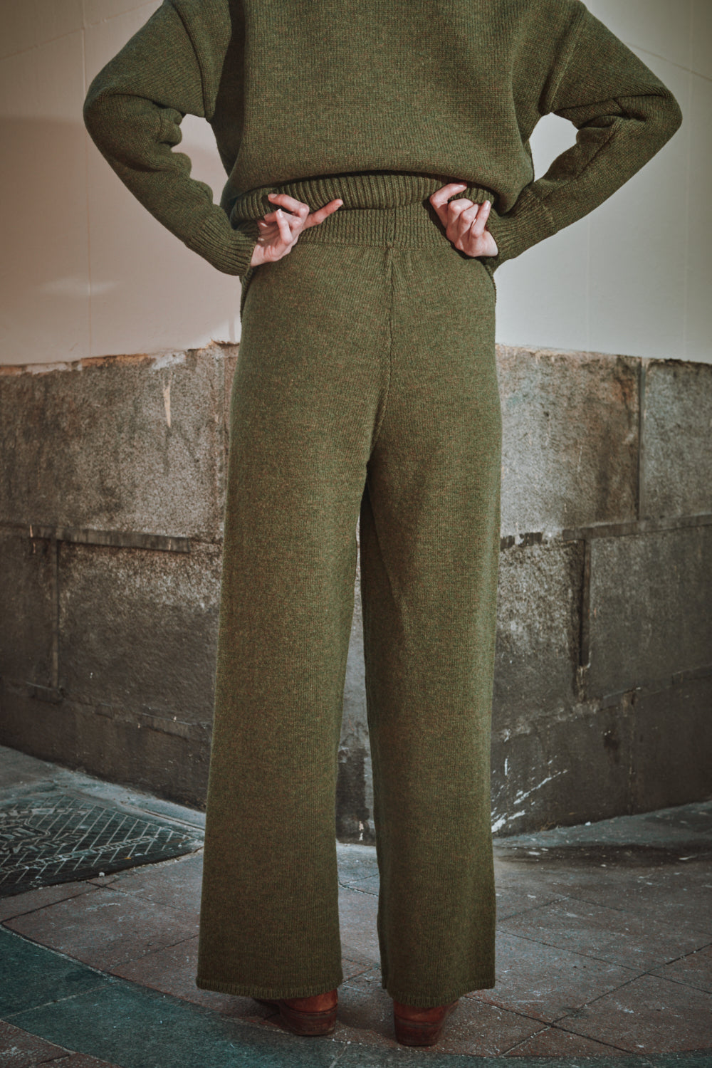 Pantalon HELENE en laine mérinos - Vert olive