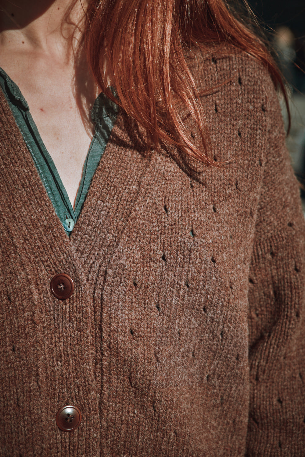 KATRINA Cardigan ajouré en laine mérinos - 100% Laine mérinos sans cruauté en chocolat - L'Envers