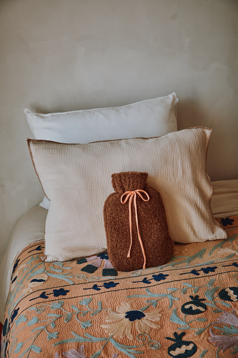 Housse de bouillotte LILOU en Alpaga bouclé - Marron moka | L'Envers