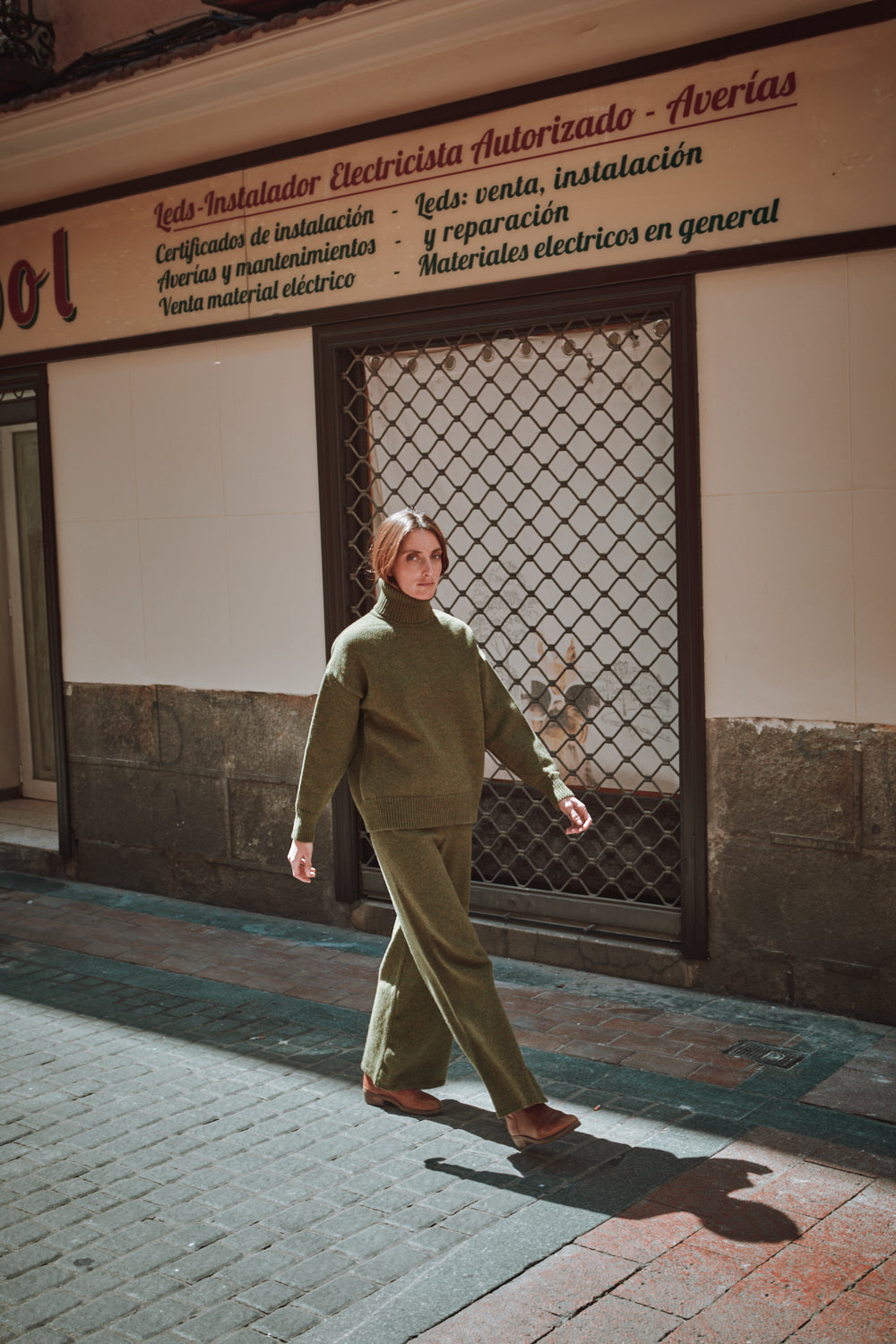 THERESE Pull à col roulé en laine mérinos - Vert olive
