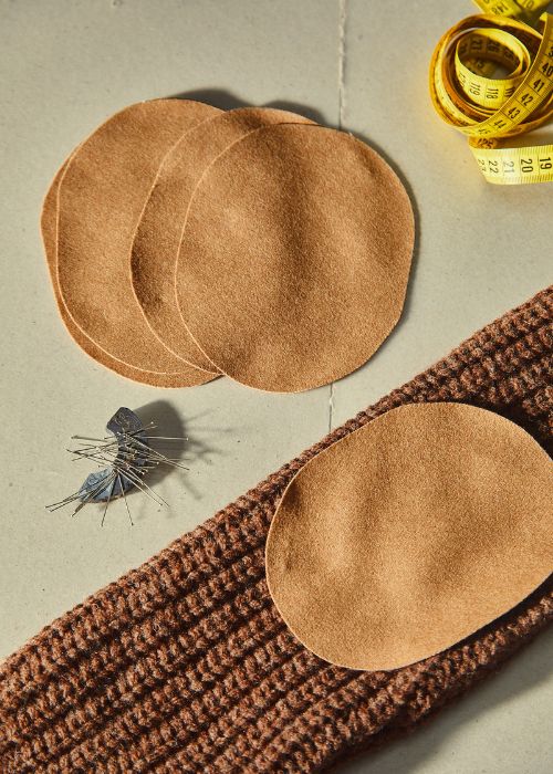 ADDING ELBOW PADS TO YOUR KNITWEAR : A DURABLE SOLUTION