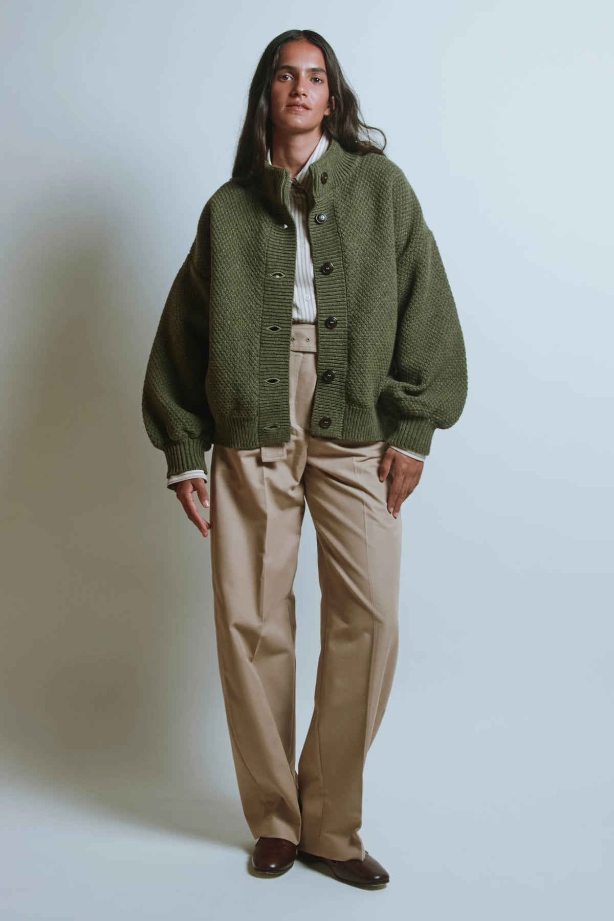 Veste à col montant GEORGE en laine « la laine de mérinos » – vert olive