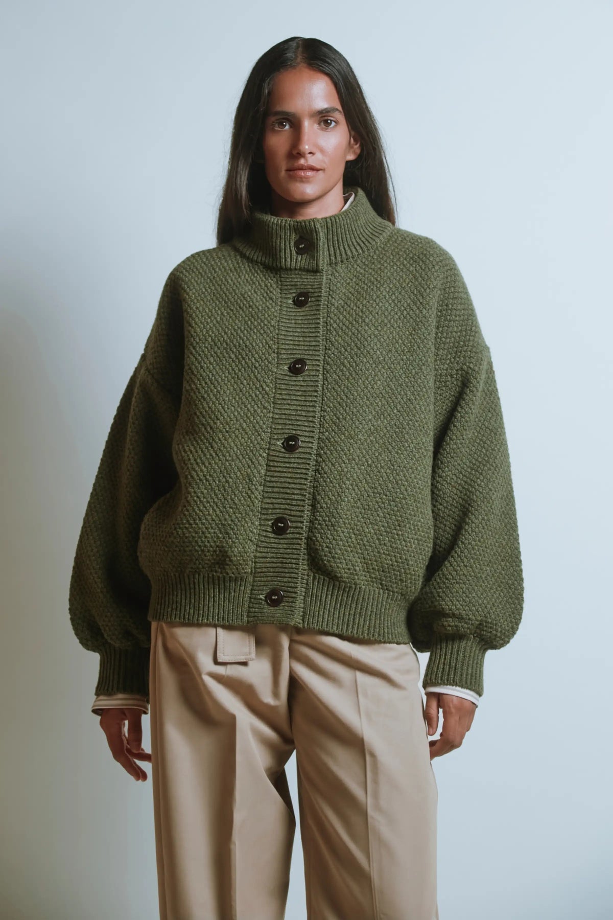 Veste à col montant GEORGE en laine « la laine de mérinos » – vert olive