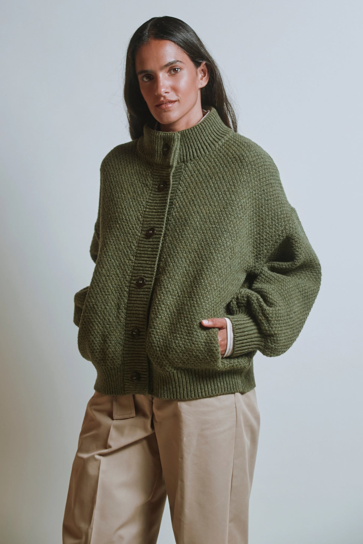 Veste à col montant GEORGE en laine « la laine de mérinos » – vert olive