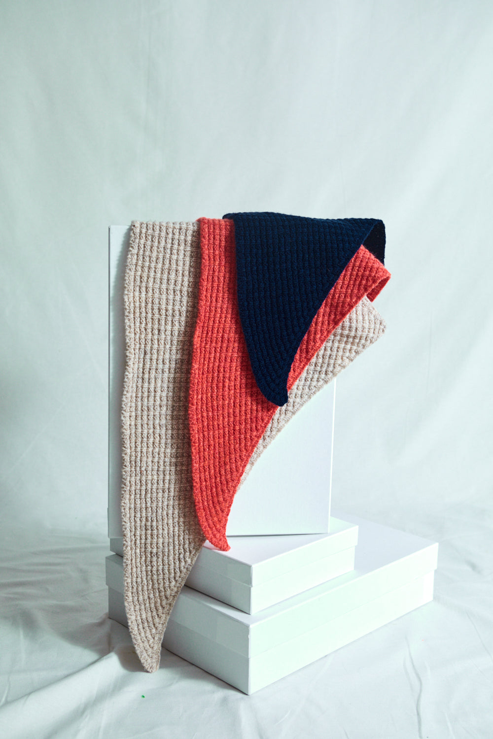 ROCIO Waffle Bandana in Merino Wool - Navy | L'Envers Fashion