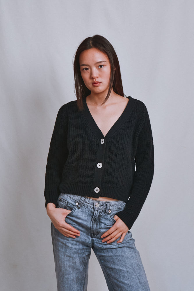 Référence n° 508 - Cardigan ANNA à col en V en coton biologique - Noir