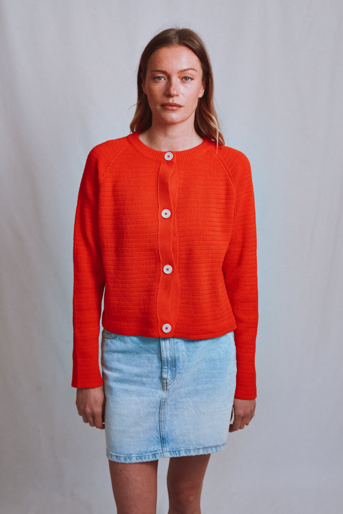 Référence n° 509 - Cardigan court VALÉRIE en coton biologique - Rouge