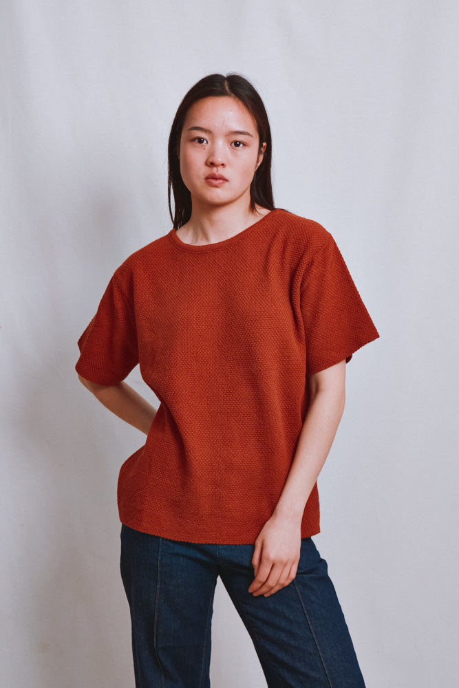 Item #516 - LÉA Short-Sleeve Tee in Organic Cotton - Earth Red