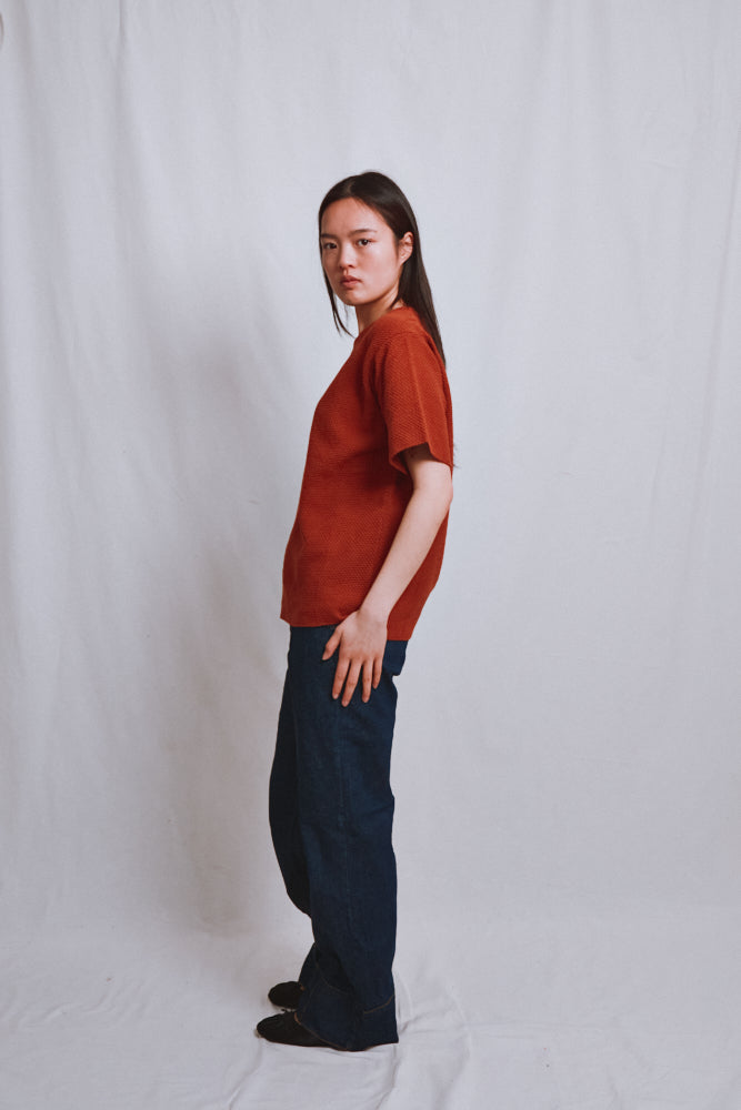 Item #516 - LÉA Short-Sleeve Tee in Organic Cotton - Earth Red