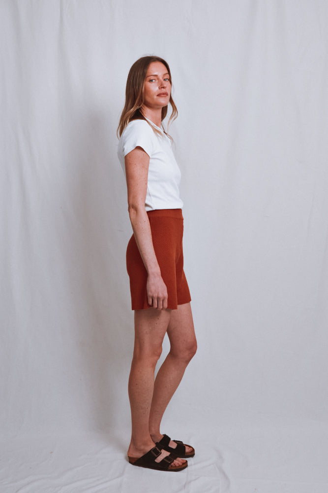 Item #531 - JANE Slim-Fit Shorts in Organic Cotton - Earth Red