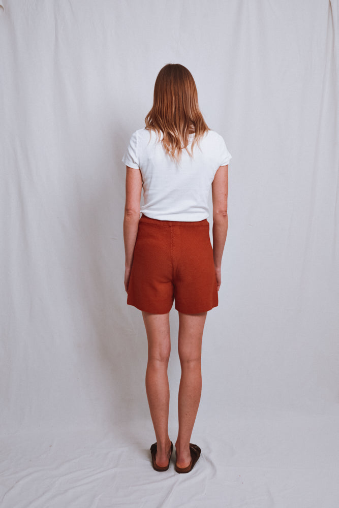 Item #531 - JANE Slim-Fit Shorts in Organic Cotton - Earth Red