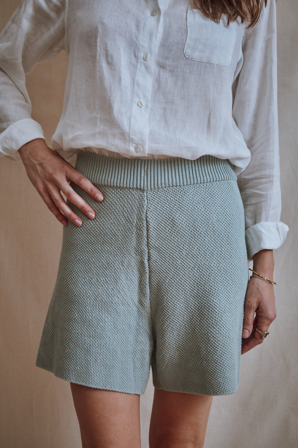 Item #331 - JANE Slim-Fit Shorts in Organic Cotton - Sage green