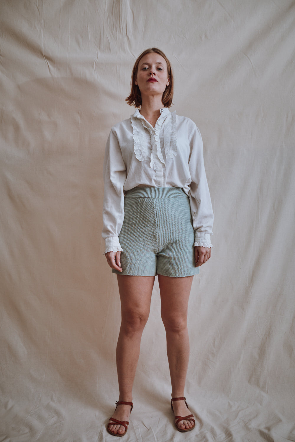 Item #332 - JANE Slim-Fit Shorts in Organic Cotton - Sage green