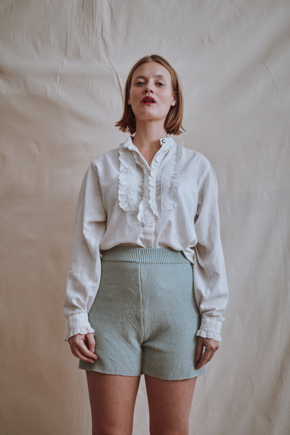Item #332 - JANE Slim-Fit Shorts in Organic Cotton - Sage green