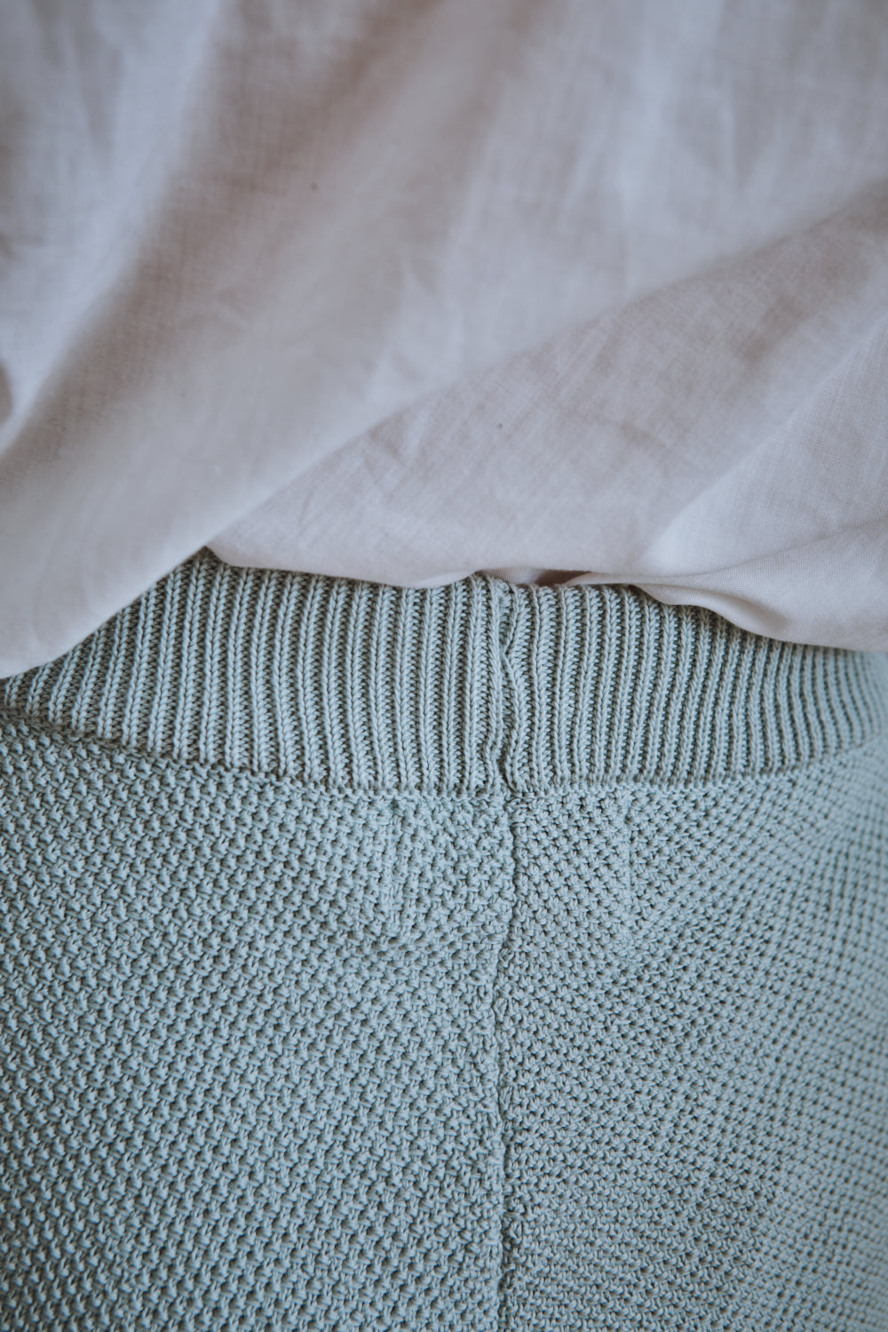 Item #332 - JANE Slim-Fit Shorts in Organic Cotton - Sage green