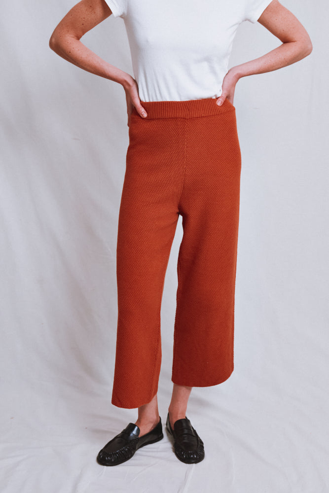 Référence n° 544 - Pantalon court LOUISA en coton biologique - Rouge terre